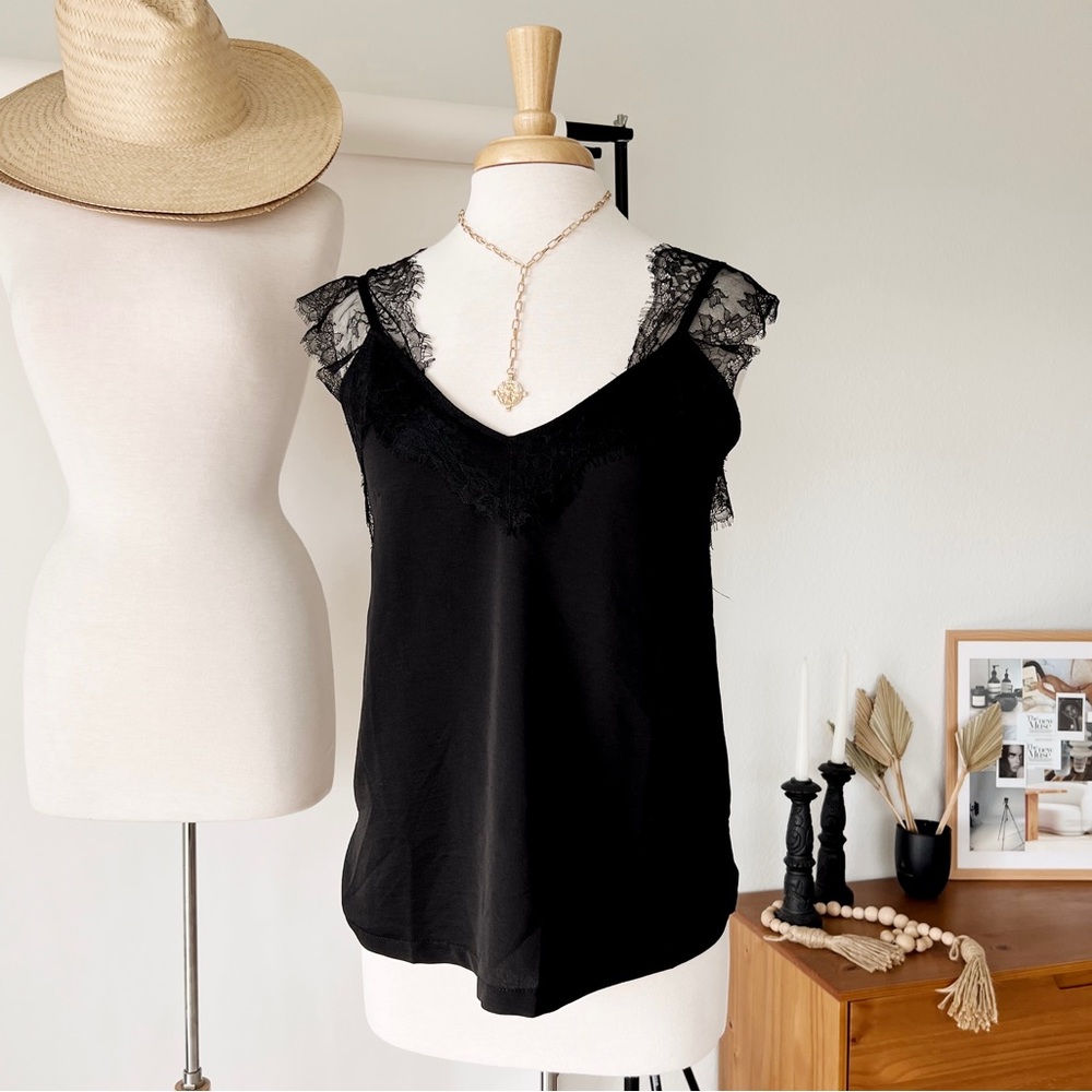 LACED SHOULDER DETAIL DAINTY CAMI TOP